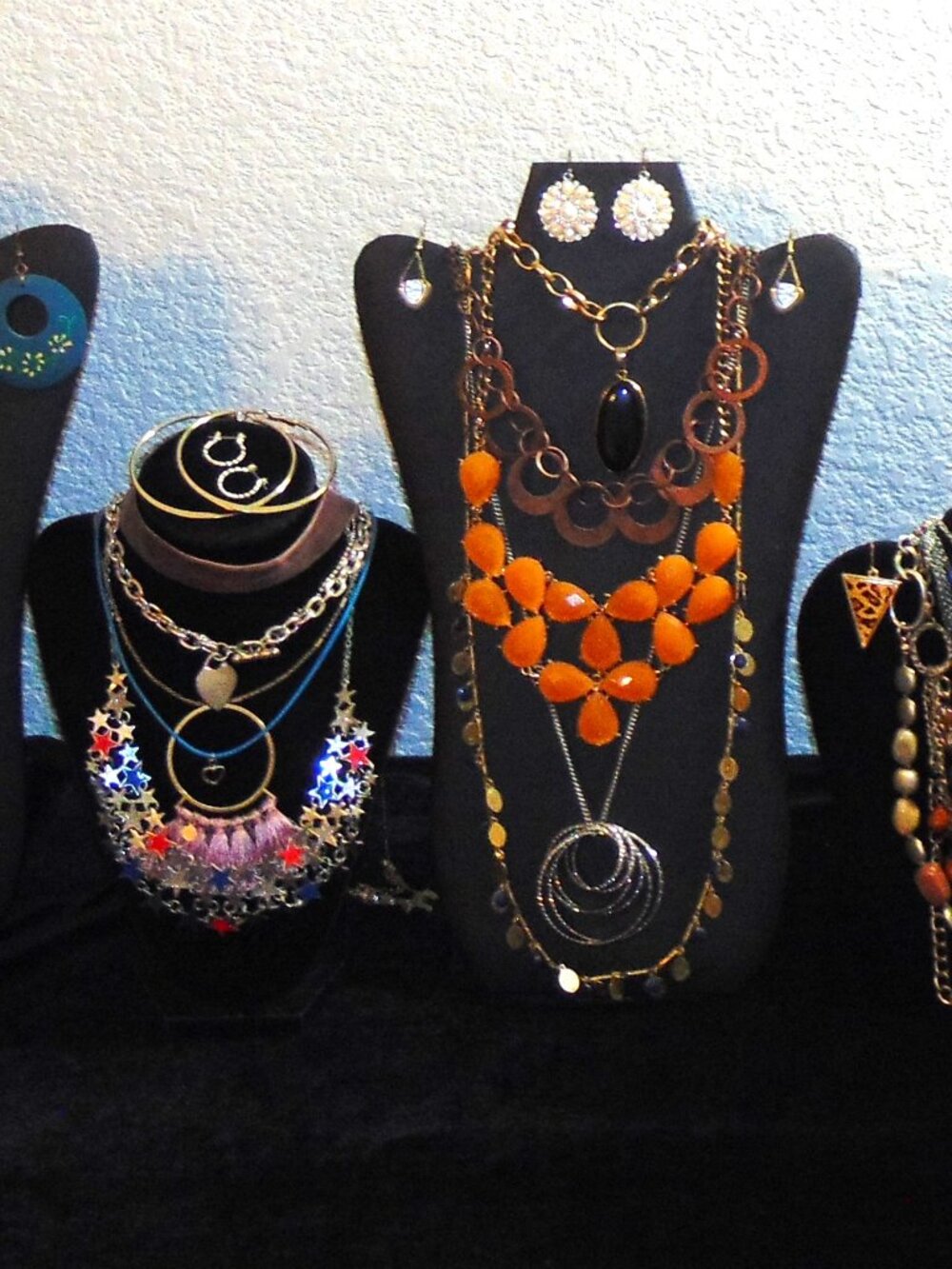 Vintage & Modern Assorted Jewelry lot- very nice!